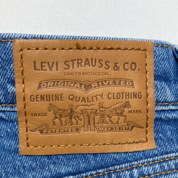 Levi’s Premium Ribcage Denim Short Sz 27 - Picture 9 of 10